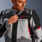 Alpinestars Andes V4 Drystar Gris Rojo - Chaqueta Moto de Invierno para Hombre - Imagen 3